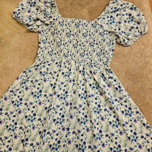 White Floral Puffy Sleeve Dress - Picture 4 of 8